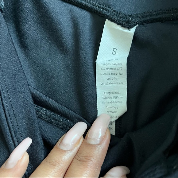 Black 6” biker short - Picture 3 of 6